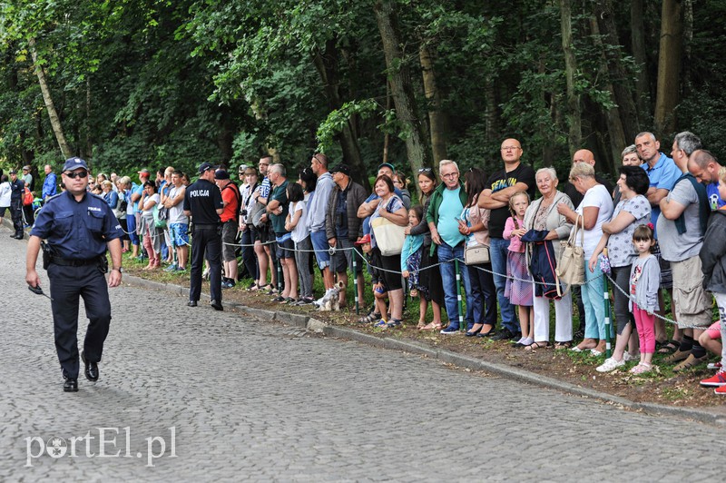  Tłumy przyjechały do Sztutowa, by witać książęcą parę zdjęcie nr 156308