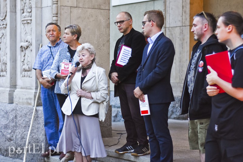 Protest pod sądem  zdjęcie nr 156490