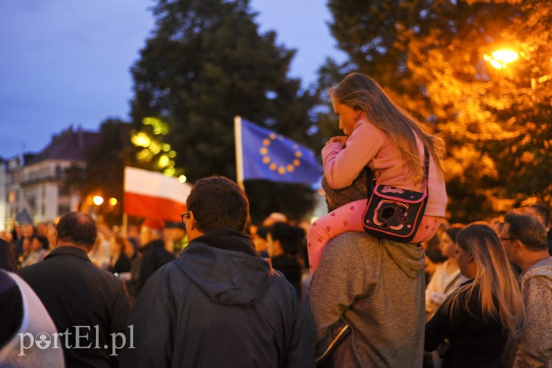 "Prezydencie chcemy weta", czyli kolejny protest pod sądem zdjęcie nr 156575