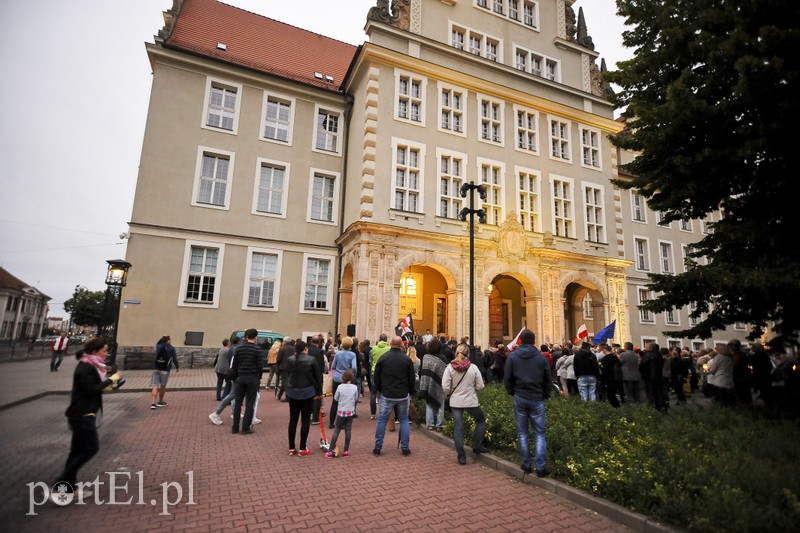Elbląg Prezydencie chcemy weta, czyli kolejny protest pod sądem