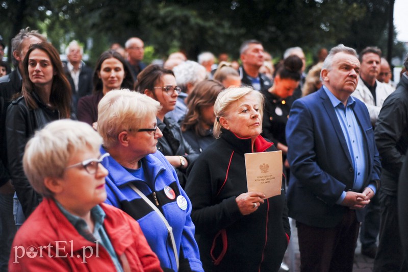 "Prezydencie chcemy weta", czyli kolejny protest pod sądem zdjęcie nr 156549