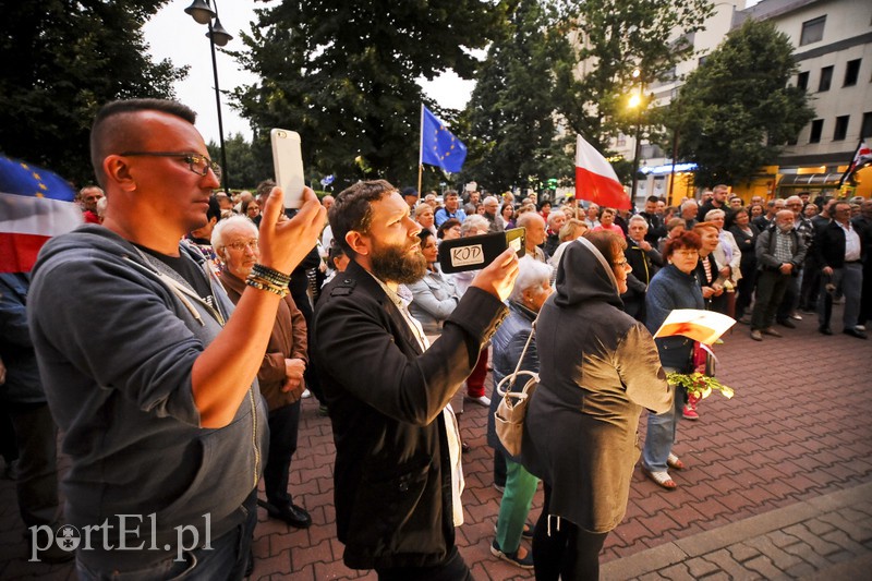 "Prezydencie chcemy weta", czyli kolejny protest pod sądem zdjęcie nr 156546