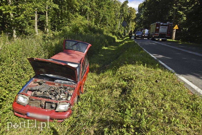 Uderzył w auto, którym jechał poszukiwany przez policję zdjęcie nr 156638