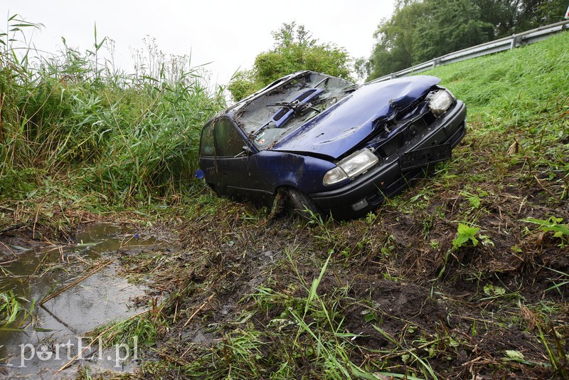  Opel dachował na drodze do Malborka zdjęcie nr 156946