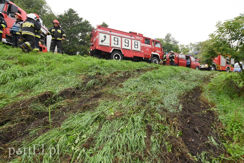  Opel dachował na drodze do Malborka zdjęcie nr 156945