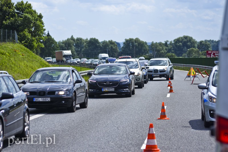 Uderzył w barierki na drodze w kierunku Gdańska zdjęcie nr 157103