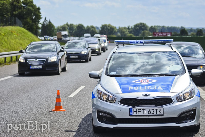 Uderzył w barierki na drodze w kierunku Gdańska zdjęcie nr 157104
