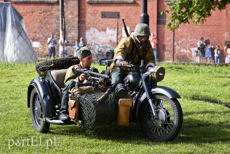 Powstańcy na ulicach Elbląga zdjęcie nr 157176