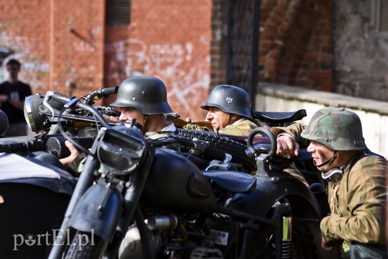 Powstańcy na ulicach Elbląga zdjęcie nr 157171