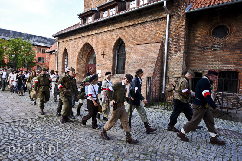 Powstańcy na ulicach Elbląga zdjęcie nr 157206