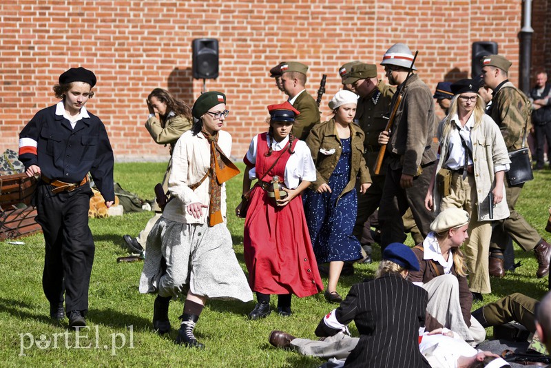 Powstańcy na ulicach Elbląga zdjęcie nr 157184