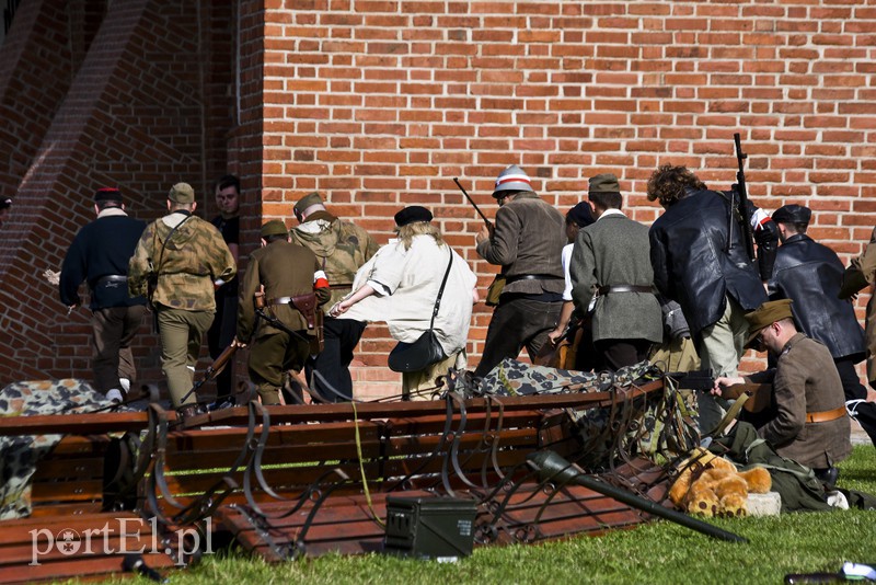 Powstańcy na ulicach Elbląga zdjęcie nr 157185