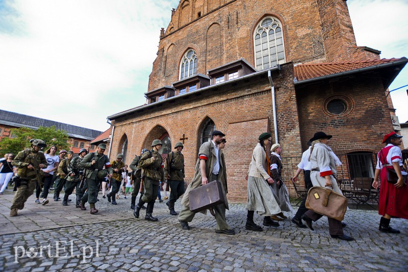 Powstańcy na ulicach Elbląga zdjęcie nr 157207