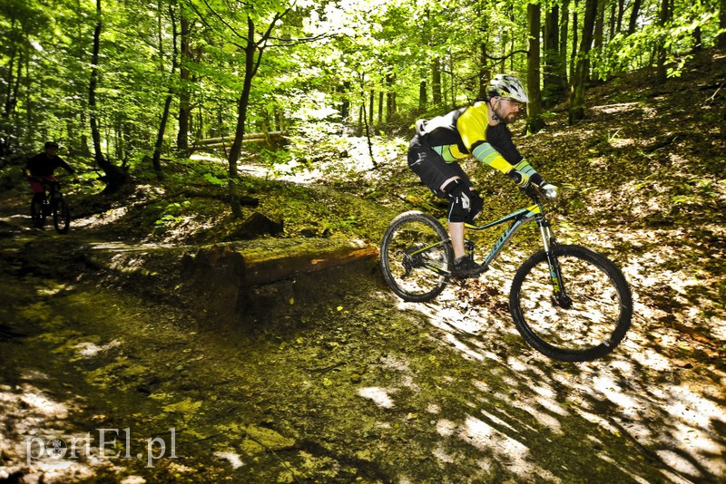 Skaczą na rowerach w Bażantarni zdjęcie nr 158203