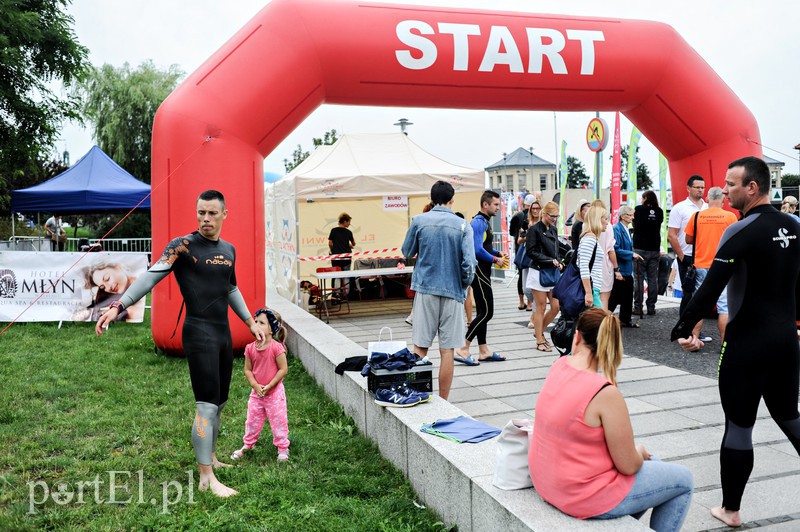 Elbląg  Na rzece rywalizowali pływacy