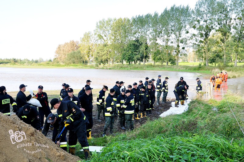 Ratowali Rzeczną przed zalaniem zdjęcie nr 161015