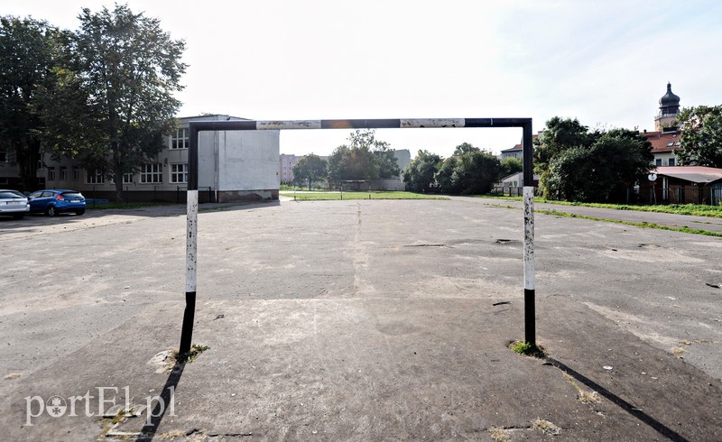  SP 23: boisko czy parking? zdjęcie nr 161317