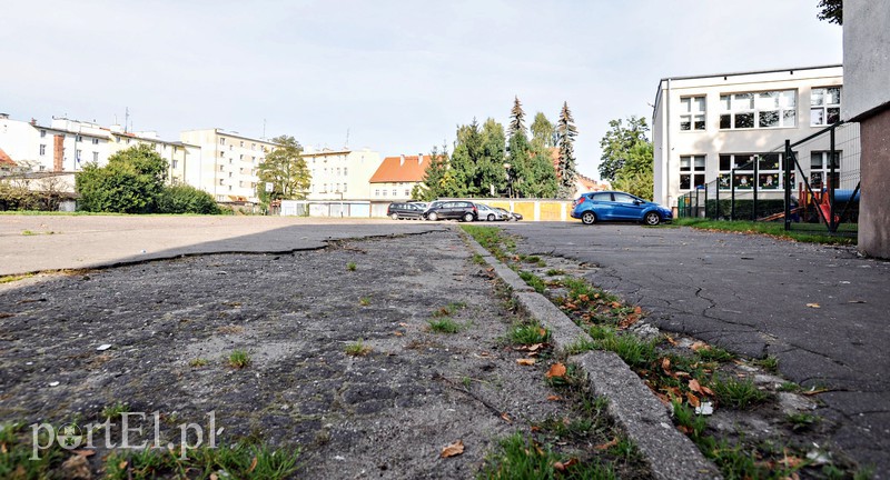  SP 23: boisko czy parking? zdjęcie nr 161319