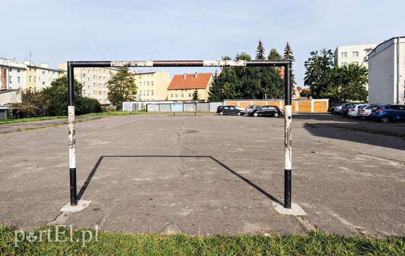  SP 23: boisko czy parking? zdjęcie nr 161320