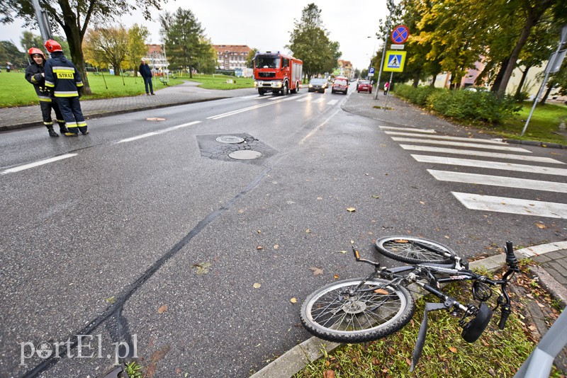 Wypadek na Mickiewicza. Rowerzysta w ciężkim stanie zdjęcie nr 162119