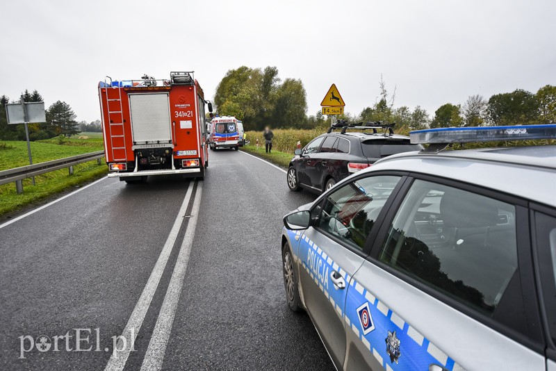 Uderzył w drzewo, jedna osoba nie żyje zdjęcie nr 162350