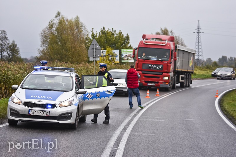 Uderzył w drzewo, jedna osoba nie żyje zdjęcie nr 162357