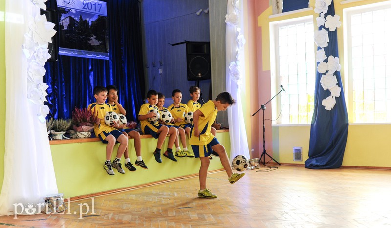 Szkoła na "szóstkę" ma urodziny zdjęcie nr 163098