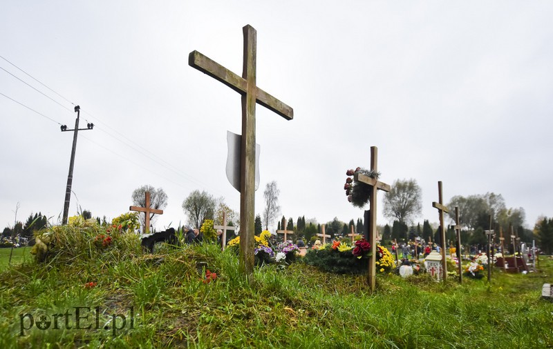 Elblążanie odwiedzają groby bliskich zdjęcie nr 163791