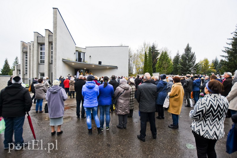 Elblążanie odwiedzają groby bliskich zdjęcie nr 163781