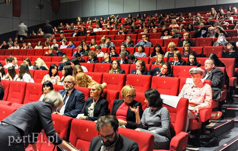 Młodzież świętuje stulecie niepodległości zdjęcie nr 163860