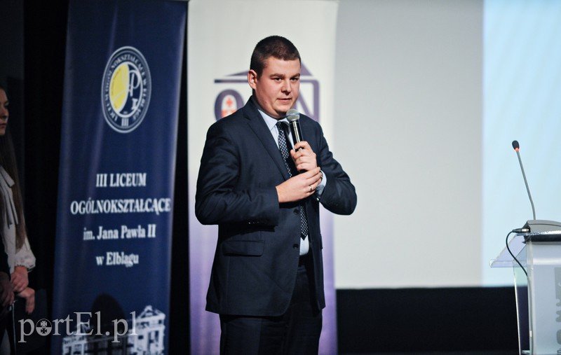 Młodzież świętuje stulecie niepodległości zdjęcie nr 163873