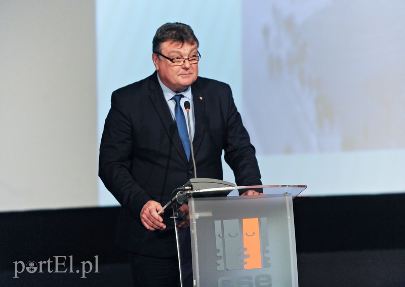 Młodzież świętuje stulecie niepodległości zdjęcie nr 163868