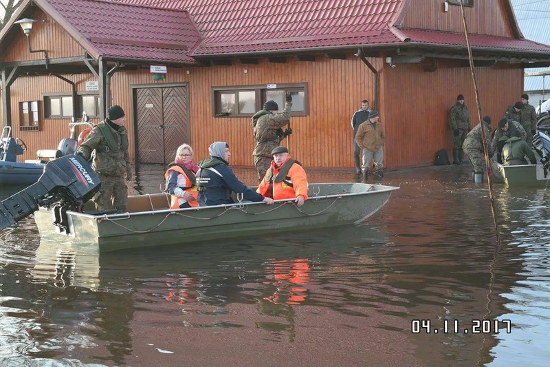 Walczą z zatorami, liczą na pogodę zdjęcie nr 163934
