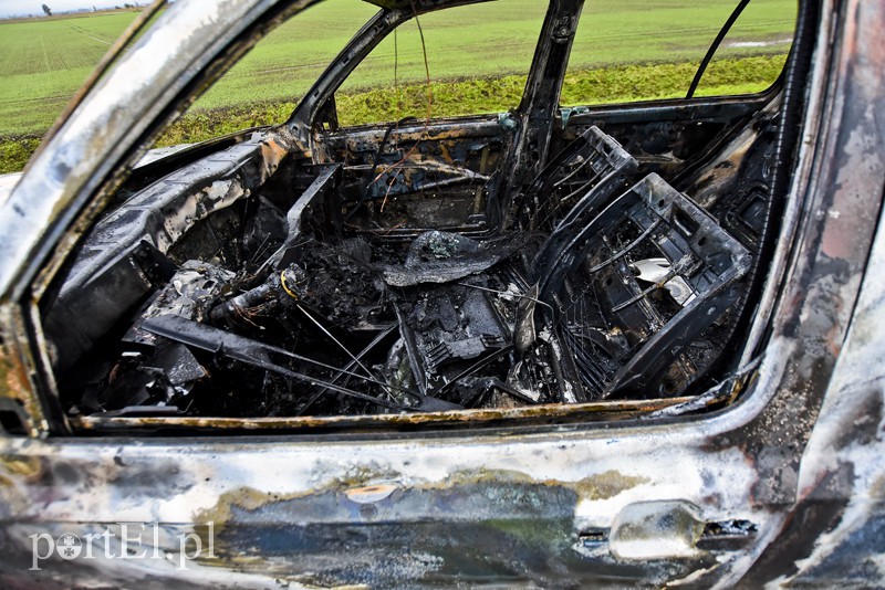 Wypadek koło Fiszewa, auto w płomieniach zdjęcie nr 164024