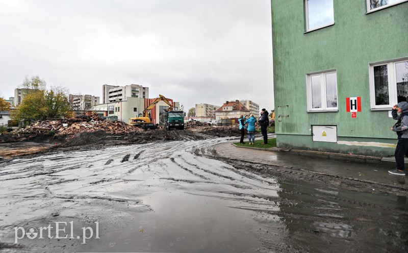 Mieszkają na budowie i mają tego dość zdjęcie nr 164145