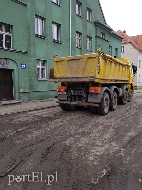 Mieszkają na budowie i mają tego dość zdjęcie nr 164094