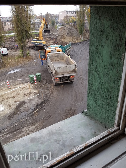 Mieszkają na budowie i mają tego dość zdjęcie nr 164096