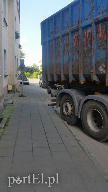 Elbląg Mieszkają na budowie i mają tego dość