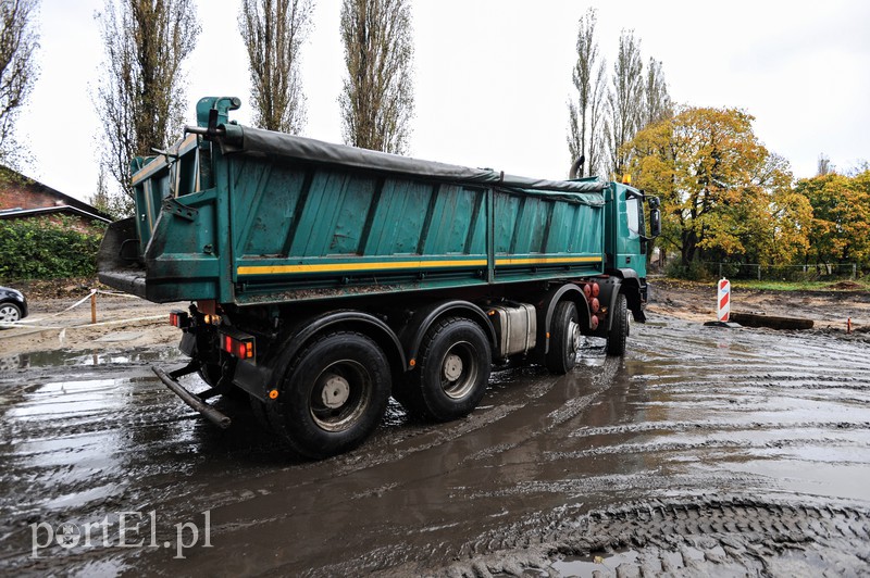 Mieszkają na budowie i mają tego dość zdjęcie nr 164142