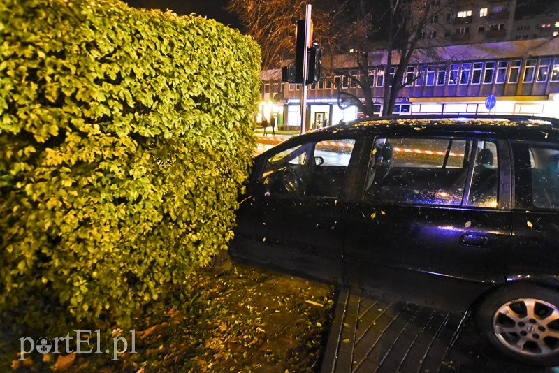 Niebezpieczna kolizja na ul. płk. Dąbka zdjęcie nr 164593