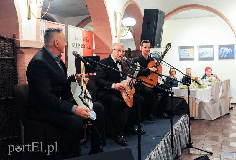 Licytują i kupują w szczytnym celu zdjęcie nr 164741