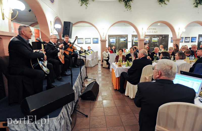 Elbląg Licytują i kupują w szczytnym celu