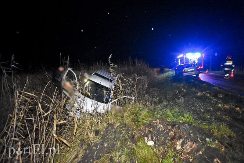 Elbląg Chciał wyprzedzić, wypadł z drogi