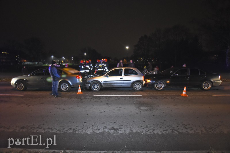 Zderzenie trzech aut na ul. Żeromskiego, trzy osoby w szpitalu zdjęcie nr 165276