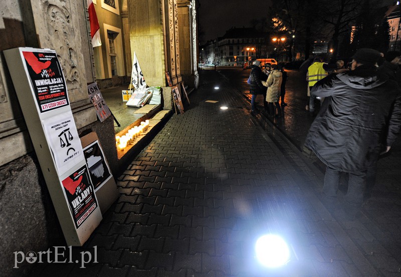 Elbląg Pikietujący pod sądem: weta okazały się oszustwem