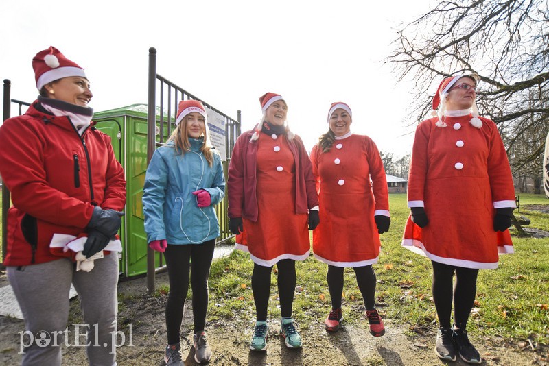 Elbląg Mikołajowe bieganie po mieście. Dla Sary