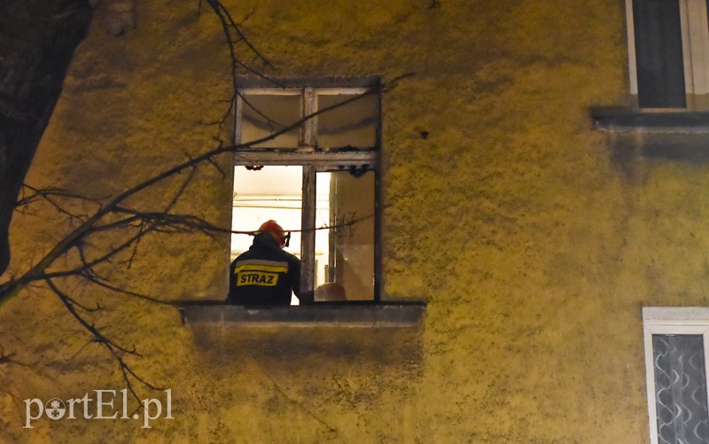 Ul. Mickiewicza: zadymienie na klatce schodowej i pożar sadzy zdjęcie nr 166897