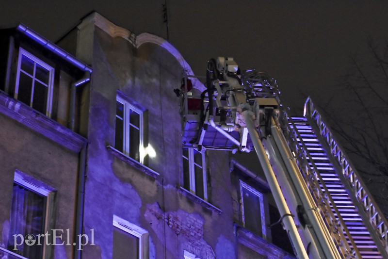 Ul. Mickiewicza: zadymienie na klatce schodowej i pożar sadzy zdjęcie nr 166905