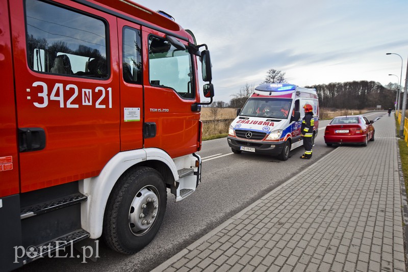 Wpadła do rowu, jedna osoba w szpitalu zdjęcie nr 167009