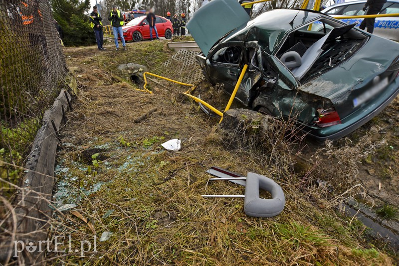 Wpadła do rowu, jedna osoba w szpitalu zdjęcie nr 167004